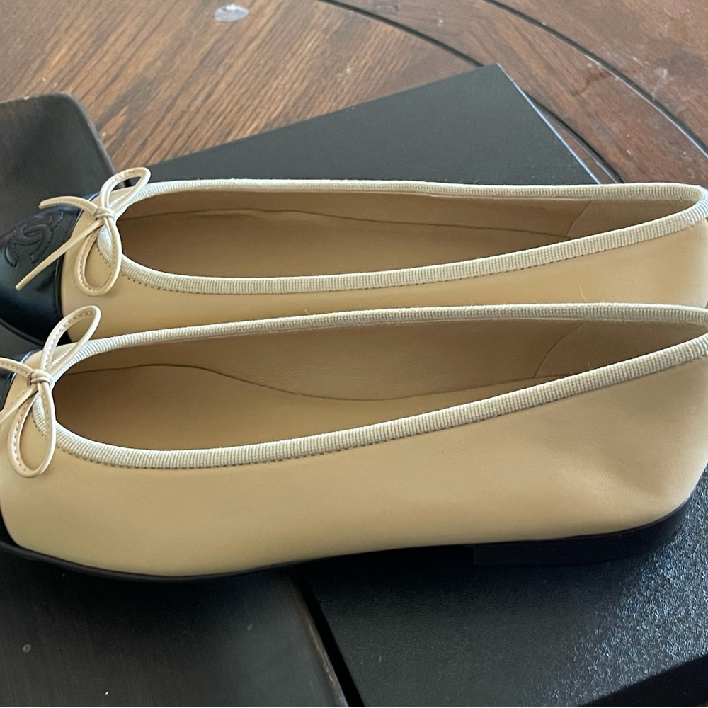 NIB CHANEL Beige Lambskin Cap Toe Ballerina Flats - Picture 7 of 12